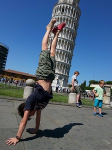 Pisa Bruno Turm Handstand